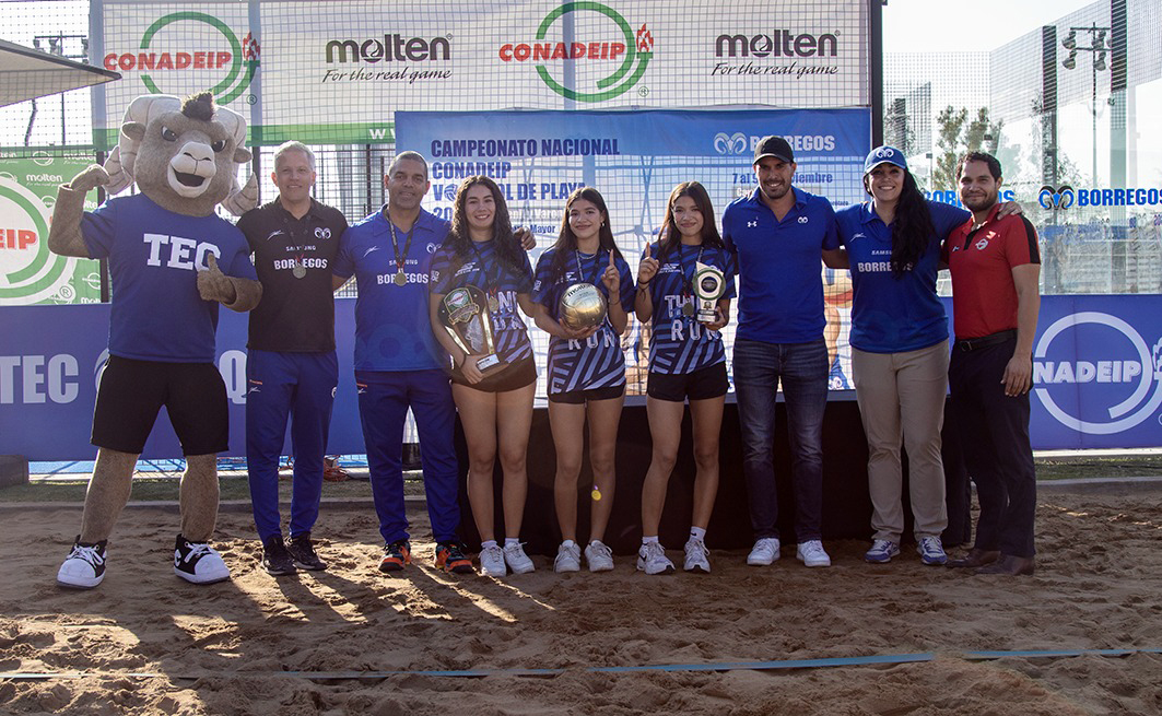 TECcampusQRO's tweet image. 🏐🏆 Campeonas Nacionales en Voleibol de Playa 🥇

💙💪🏻 ¡El equipo conquistó el título en el Campeonato Nacional CONADEIP de Primera Fuerza tras una épica victoria 2-1 sobre el Tec Puebla!

🌟 ¡Felicitaciones a las campeonas! 🌟
#BorregosEnCONADEIP #VamosBorregos #OrgulloBorrego