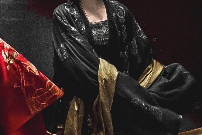 ᅠ

⠀⠀⠀หากเลือกได้ นางก็ไม่อยากเป็นสตรี
⠀⠀⠀หากเลือกได้ นางก็ไม่อยากเกิดมาให้
⠀⠀⠀พระมารดาผิดหวัง 

⠀⠀⠀หากเลือกได้. . .  คิดว่านางอยากโดน
⠀⠀⠀เหยียบย่ำกายใจเช่นนี้หรือ ・:*。

⠀⠀⠀#สิบสองบุปผาพลัดถิ่น

ᅠ