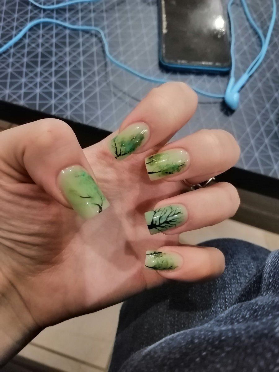 CardamonBlush's tweet photo. Still here. Didn't have the opportunity to draw anything recently. At least I got new manicure https://t.co/ueIgOwyI4l