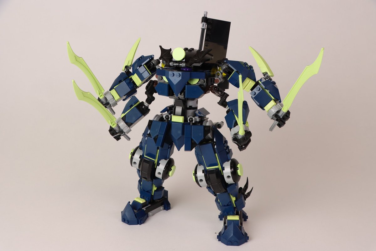 ゼニアスニ－カ― Another one from the #Ninjago archive! This Ghost Mech was meant