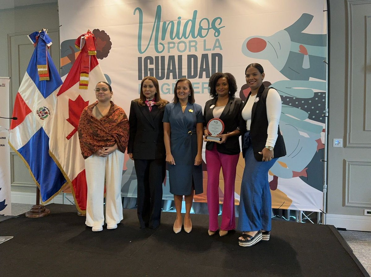 CIPAF_RD's tweet photo. Agradecemos a la @EmbCanRD por el reconocimiento a CIPAF por el trabajo realizado en prevención y atención a la violencia de #género.
Desde #CIPAF continuaremos los esfuerzos por una sociedad libre de #violencia hacia las mujeres y niñas. https://t.co/yqteLwvoFw