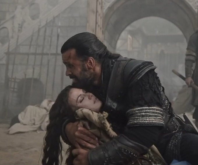 Nefes2111's tweet photo. Yıldızlarımız birbirine kavuşamadığı için üzgünüm... #AkAlp 💔
#fahriyeevcen #barışarduç https://t.co/1Rz4C0vF1n