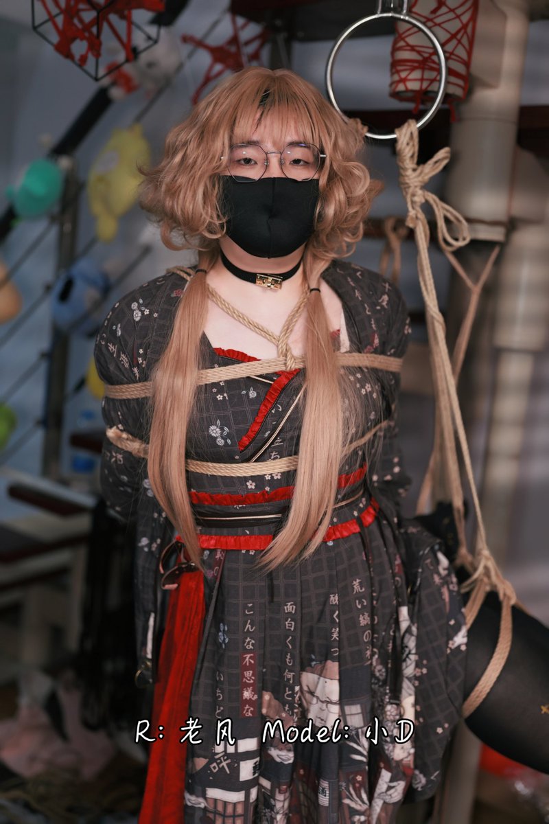 单腿吊罚站，一种既可以享受痛苦又很安全的玩法，太喜欢这种长时间放置了😲
🪢 <a href="/xinsheng912/">老风</a>
💃 <a href="/DiamondDog552/">Diamond Dog</a>
📷 <a href="/1027Shenyan/">📸官子/infp🦋</a>
🏠 <a href="/lan_shibari/">岚绳社</a>