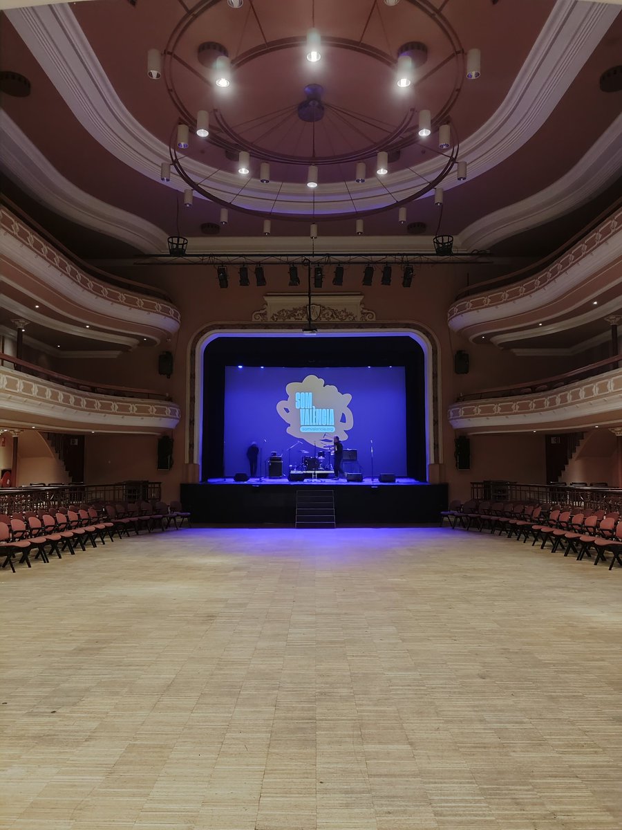 Tot preparat 🎶🎵
A les 18h començarà puntual
Som València, som Solidaritat ♥️