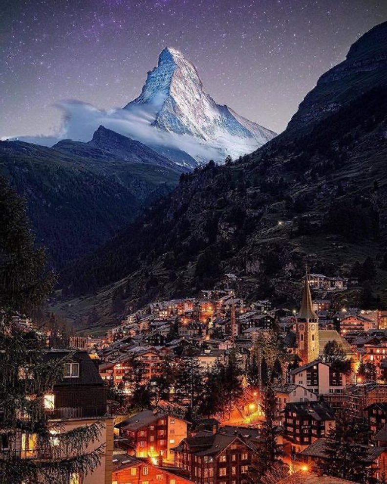 TRAVELINGWORLDz's tweet photo. Zermatt, Switzerland 🇨🇭 https://t.co/EZOGzyrC3r