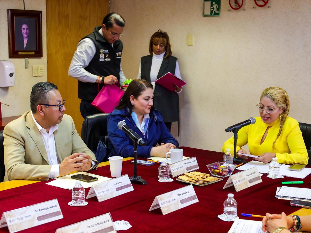 SaludEdomex's tweet photo. La Doctora Macarena Montoya Olvera llevó a cabo la Octava Sesión del Comando Estatal e Interinstitucional de los Servicios de Salud del Estado de México #CEISS. En la cual se dio cuentas y seguimiento de las acciones en materia de salud mental. https://t.co/1xj9c1KBac