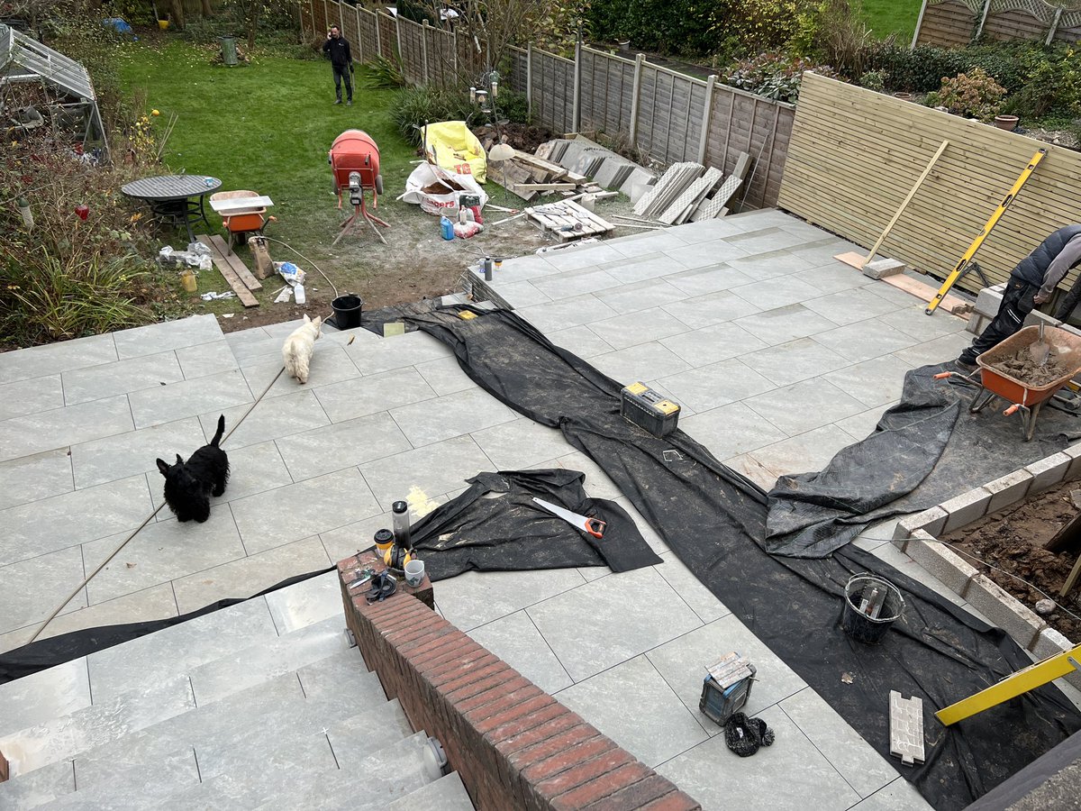 littlewood_mark's tweet photo. Garden really coming along (should be finished this week) 😁
Rory &amp; Peggy are just inspecting the work to make sure it’s up to Scottie standard 😂
#ScottishTerrier #NewSniffs https://t.co/YgwJRZmhy4