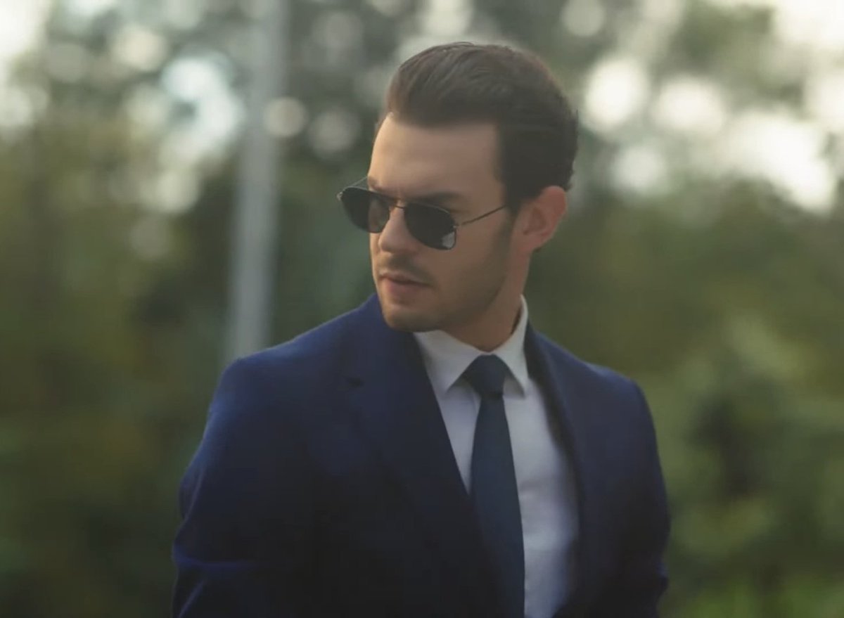 mil_castt's tweet photo. Today is love of my life's 32nd birthday.🥳🎉
Bora Doğrusöz, you will always be famous and the best male lead on earth.❤️🥰 https://t.co/NyLnOjGLp6