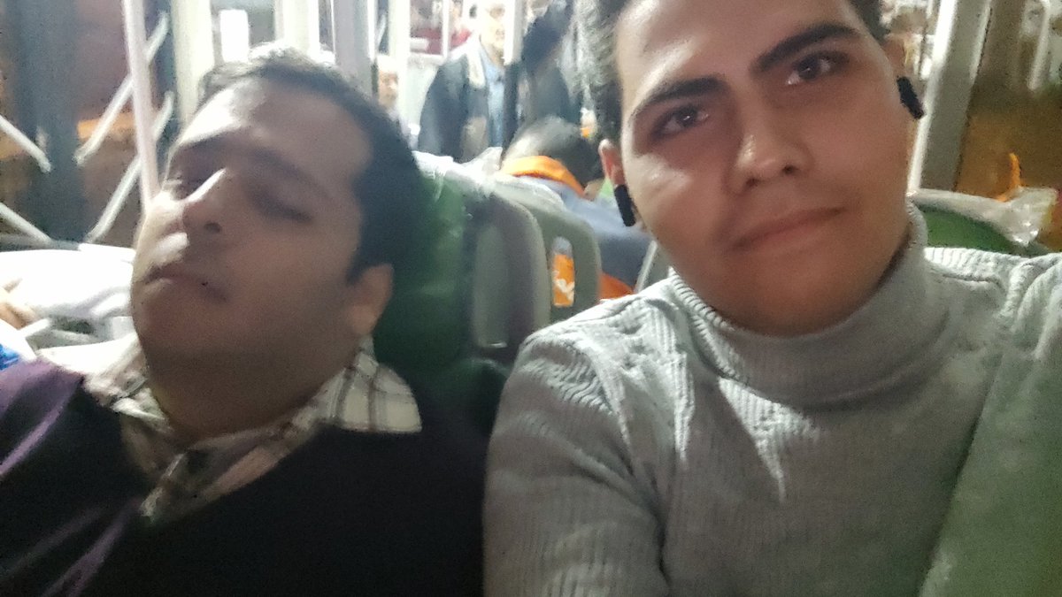 Ary_Ary_0's tweet photo. کنار من یه خوابالو رو مشاهده میکنید😂😴
#خوابالو https://t.co/NbY5vNmvO8