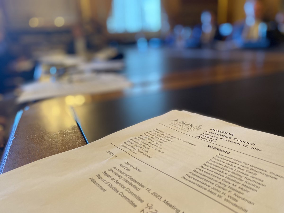 SarahforIowa's tweet photo. Legislative Council met today: we got the the promised AEA task force member list 45 minutes before we had to vote on it…and we got no assurance they will even meet. https://t.co/sVMBWvAKjk