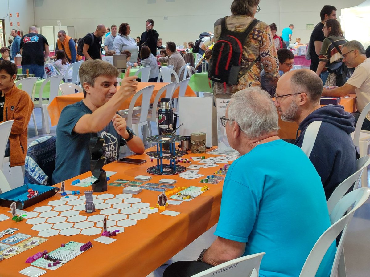 TGNEducacio's tweet photo. 🎲​🎯​🎳​🧩​ Quin gran èxit! Més de 2.300 persones han passat durant aquest cap de setmana pel @palautgn per gaudir del festival @tgnjuga! 

🫂​💜​ Moltes gràcies a tots els autors, entitats, organitzacions i voluntaris que han fet possible aquesta edició. 

@tarragona_cat https://t.co/gkzPNdlY2f