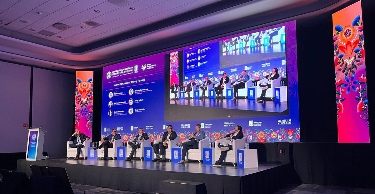 ACI_LAC's tweet photo. ¿Cómo avanzan las concesiones aeroportuarias en la región?
Los directores de aeropuertos comentan sobre las mejores prácticas. #ACILAC2024 https://t.co/nD4BTwrWtw