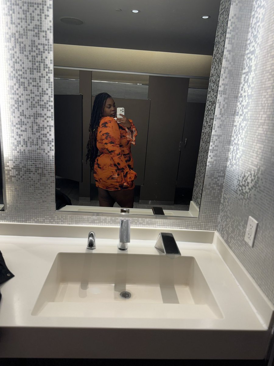 AlexPutMeOn tweet picture