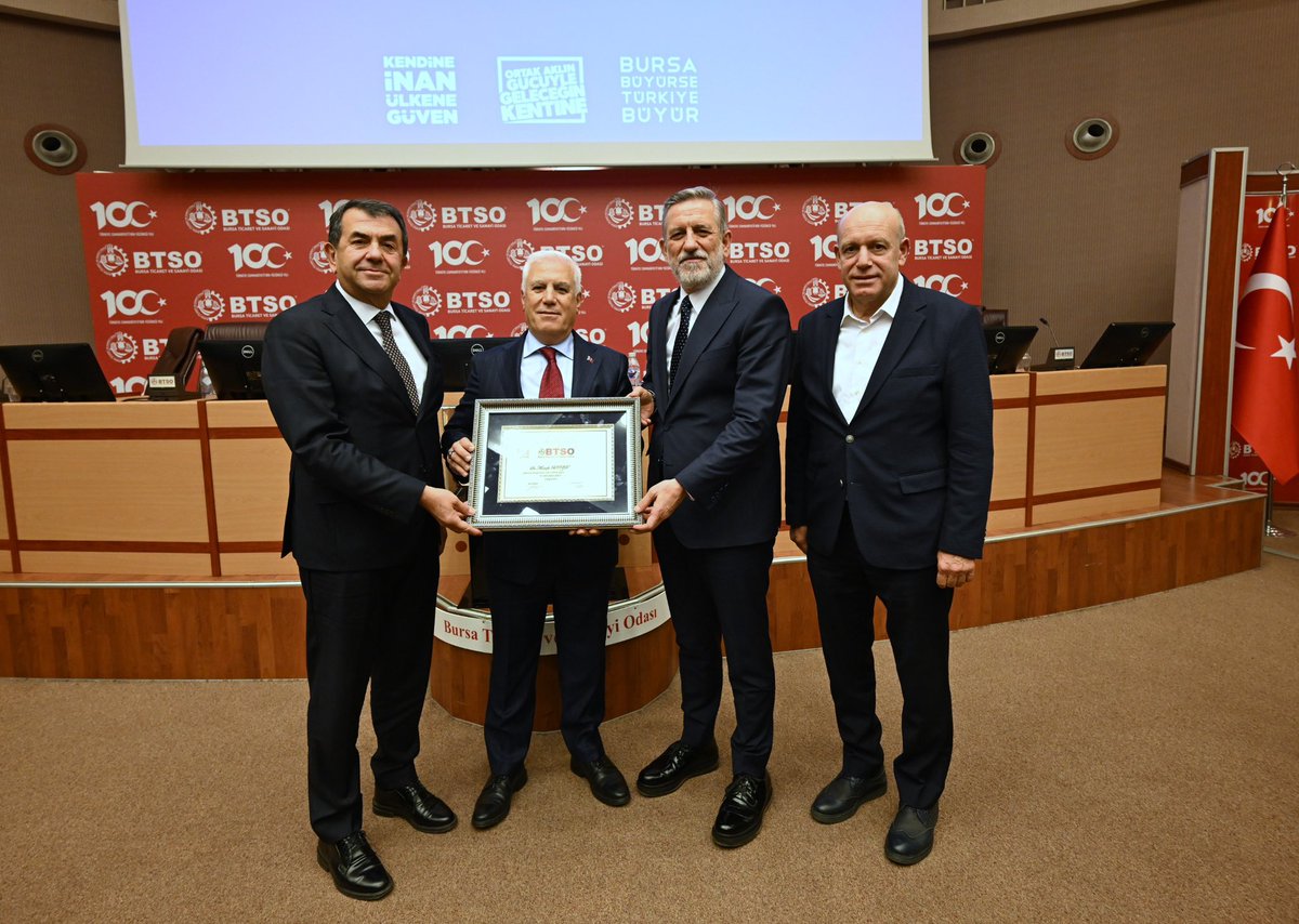 Bursa Büyükşehir Belediye Başkanı Sayın Mustafa Bozbey’i <a href="/BursaTSO/">BTSO</a>’da konuk ettik. Meclis ve komite üyelerimizin katılımıyla düzenlediğimiz istişare toplantısında Bursa ekonomisinin geleceğini, sektörlerimizin sorunlarını ve çözüm önerilerini değerlendirdik. 

<a href="/bursabuyuksehir/">Bursa Büyükşehir Belediyesi</a>