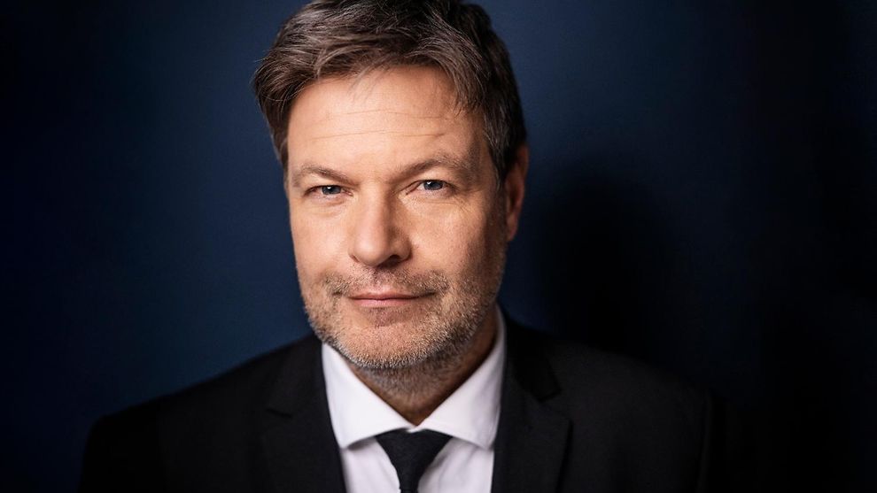 Ich will hier sehen, wer #TeamRobert, Team #Habeck4Kanzler ist. Ich folge euch allen. Gebt mir aber bitte etwas Zeit. Vernetzt euch, seid viele und seid laut!