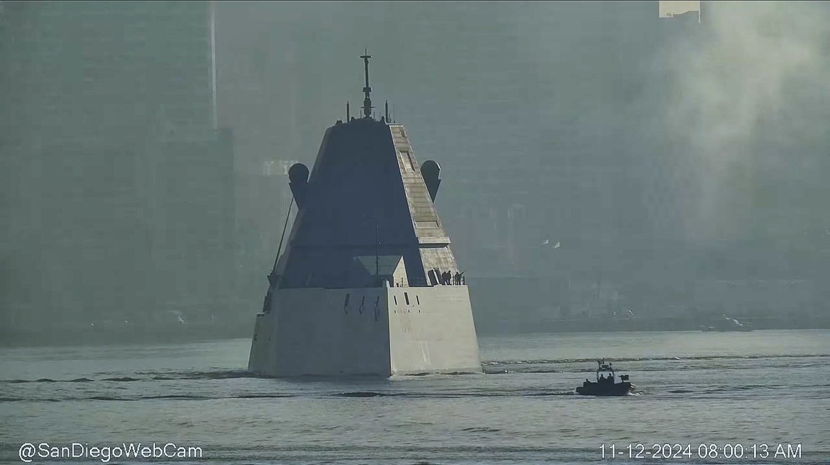 WarshipCam's tweet photo. USS Michael Monsoor (DDG 1001) Zumwalt-class guided missile destroyer heading to Alpha Pier in San Diego - November 12, 2024 #ussmichaelmonsoor #ddg1001

SRC: YT- SanDiegoWebCam https://t.co/SMOKTSM9DP