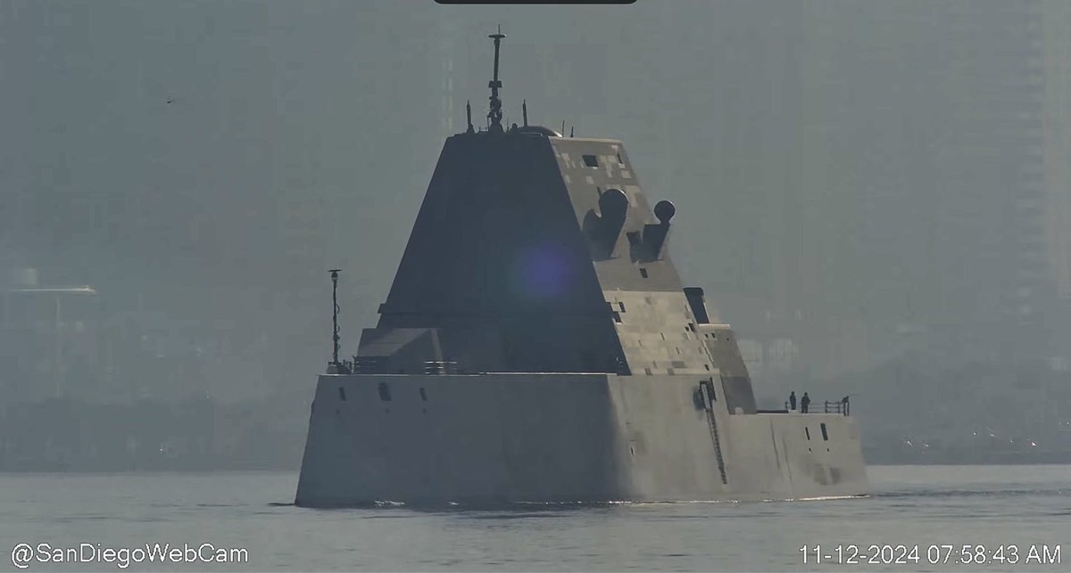 WarshipCam's tweet photo. USS Michael Monsoor (DDG 1001) Zumwalt-class guided missile destroyer heading to Alpha Pier in San Diego - November 12, 2024 #ussmichaelmonsoor #ddg1001

SRC: YT- SanDiegoWebCam https://t.co/SMOKTSM9DP