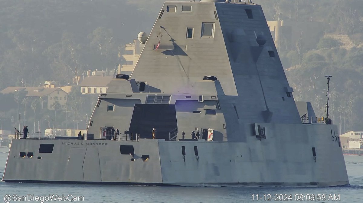 WarshipCam's tweet photo. USS Michael Monsoor (DDG 1001) Zumwalt-class guided missile destroyer heading to Alpha Pier in San Diego - November 12, 2024 #ussmichaelmonsoor #ddg1001

SRC: YT- SanDiegoWebCam https://t.co/SMOKTSM9DP