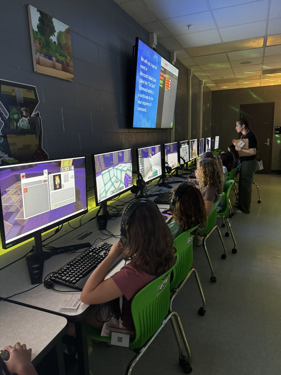 DCPSMinecraft's tweet image. Last week students helped Riley find her joy with coding &amp;amp; @PlayCraftLearn ✨💛

#MinecraftEdu
#GameBasedLearning