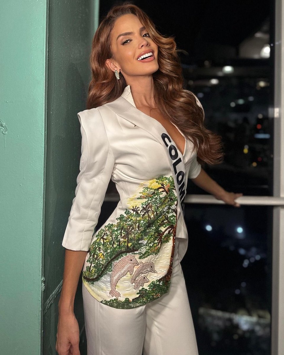 Los delfines rosados del Amazonas son símbolos de sabiduría y conexión con la naturaleza. Representan la magia del río y la riqueza de nuestro ecosistema. Protegerlos es cuidar de nuestro hogar y celebrar la belleza de la vida. 🌊🐬✨