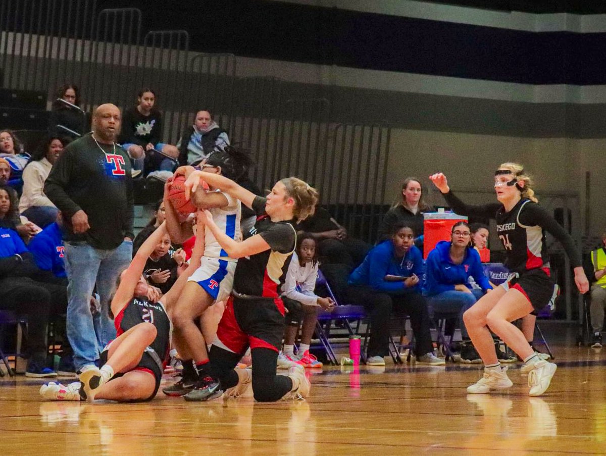 EVIDENCE OF PLAYING HARD:

🏀 50-50 Balls
🗣️ Being vocal
🙌 Rebounding
💪 Charges
👋 Deflections

Control the controllables