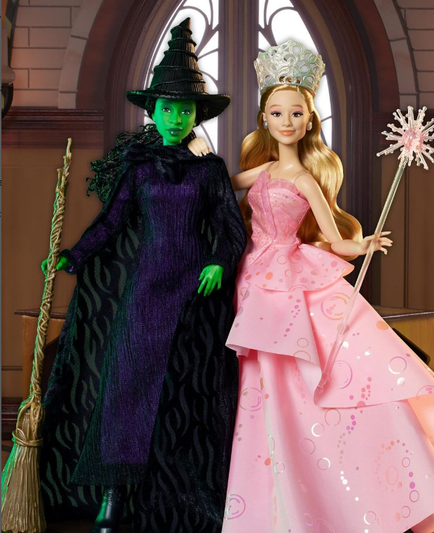 RosaLeon2's tweet photo. #12Nov Mattel se disculpó tras imprimir por "error" la dirección web de un sitio pornográfico en las cajas de sus muñecas de la película Wicked... https://t.co/GEvGTS11Hw
