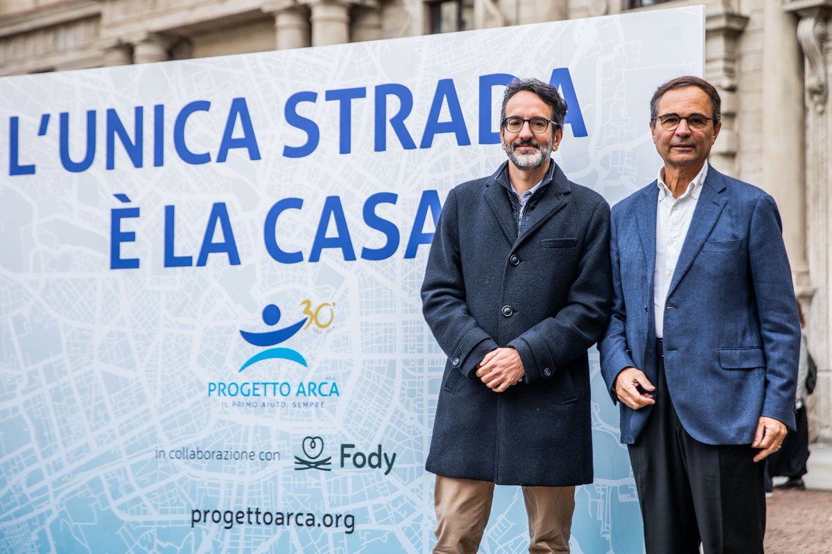 ProgettoArca's tweet photo. L’UNICA STRADA È LA CASA
Flash mob in piazza della Scala a Milano in occasione del convegno “30 anni di Progetto Arca. Una storia che cambia le storie”.
Scopri di più: https://t.co/0E2Bgu74rF  
#ProgettoArca #Casa #Senzatetto @MilanoSociali https://t.co/Noel5zUUkJ
