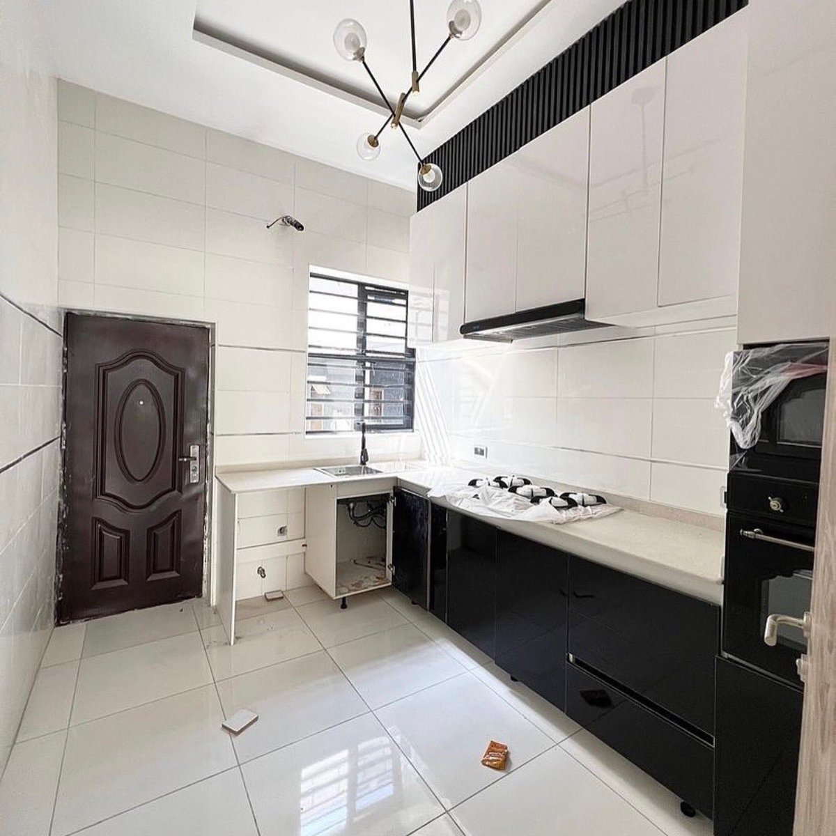 HubMareme's tweet image. 4BEDROOM SEMI-DETACHED DUPLEX WITH BQ IN A SERENE AND SECURED ESTATE..

📍LOCATION:IKOTA,LEKKI LAGOS
PRICE:120,000,000

FEATURES 
—All rooms en-suite 
#mile12
#applicationfees
Title:Governor’s consent 

For more information/Enquiries contact 
☎️: Adeola:09130076299