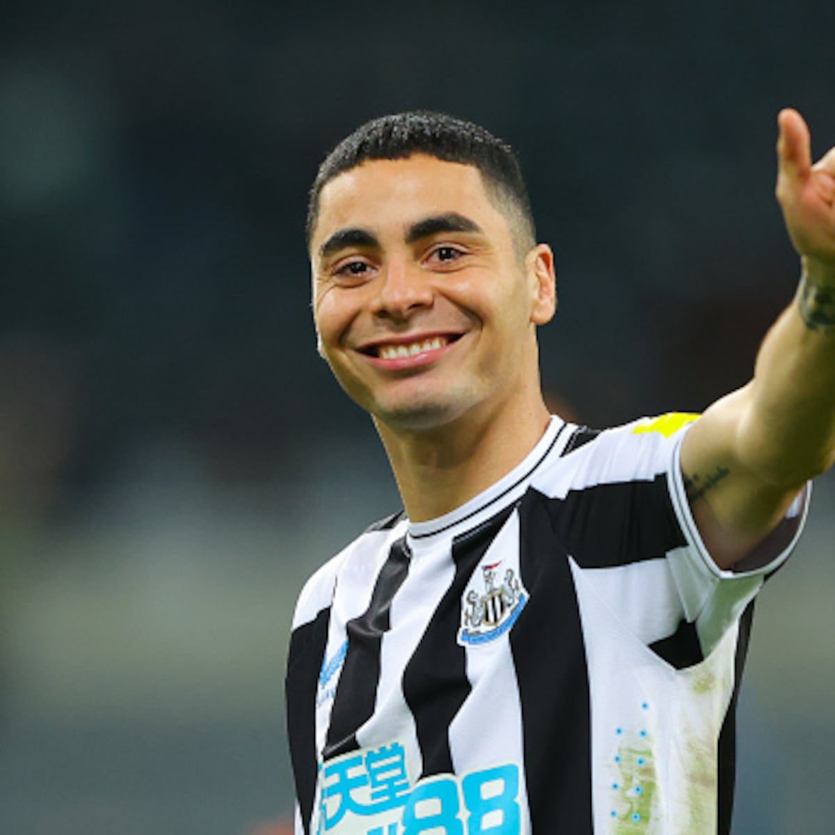 🚨#River |  Miguel Almirón no saldrá de Newcastle por menos de U$S 10 millones.
🔴 Solo hubo un sondeo.

ℹ️ - <a href="/RenzoMPantich/">RENZO PANTICH</a>