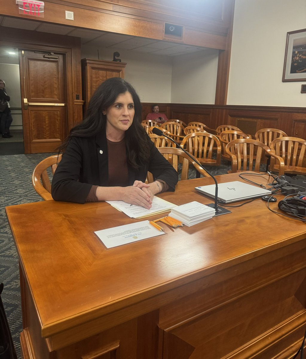 Today, I testified before the Michigan House Regulatory Reform Committee on House Bill 5786, which would reduce the required training hours for barbers from 1,800 to 1,500.

This change was inspired by a constituent, the owner of Hair Lab Detroit in Southgate, who highlighted how