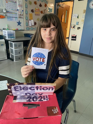 Last week M's 2nd bell Math class @Kings_HS learned about elections &amp; counting votes. 🗳☑️