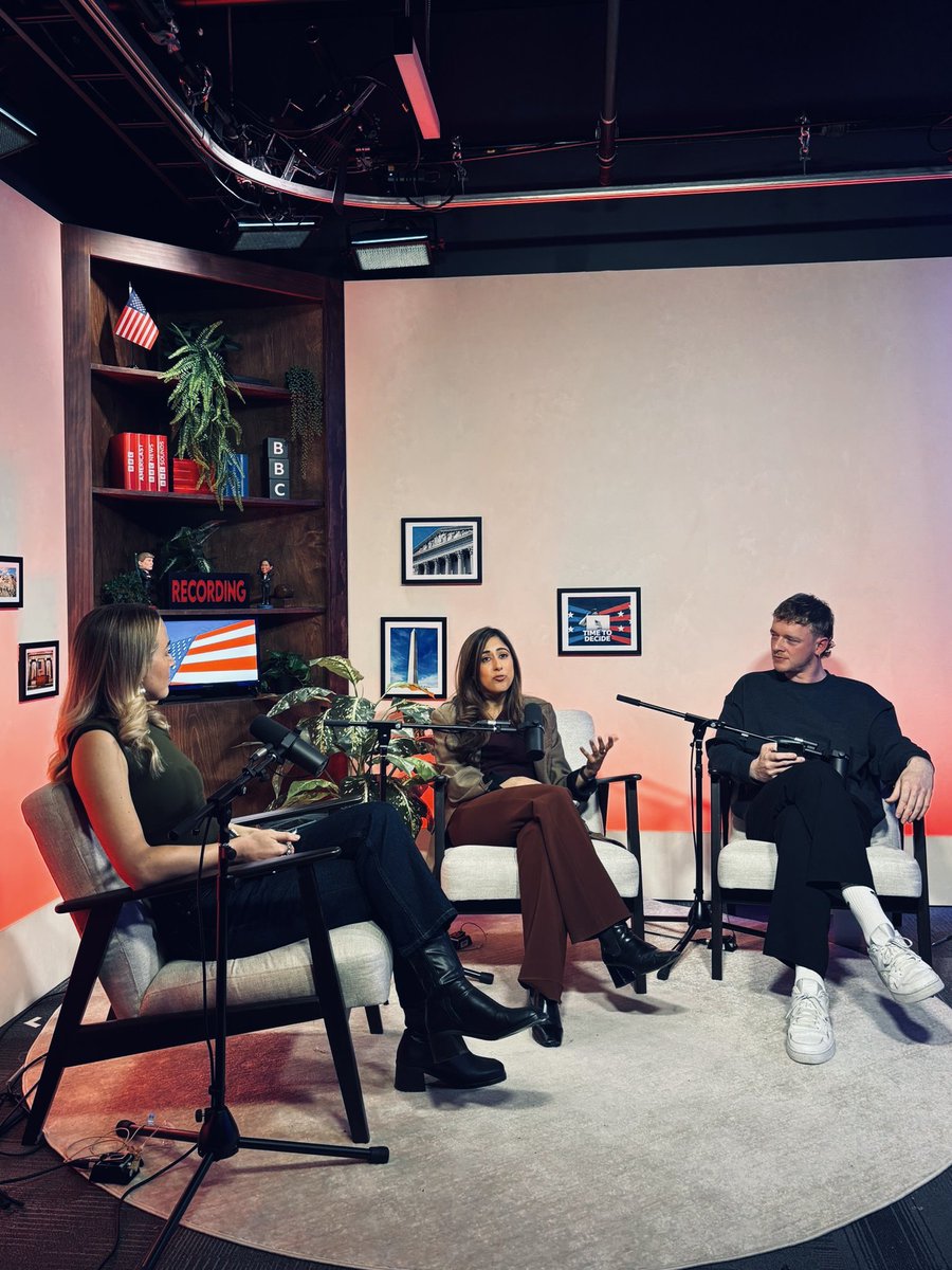 calumsleslie's tweet image. A bit of politics in DC with @Azadeh_Moshiri @jordken and @lucehw - and some new words too 📚📲