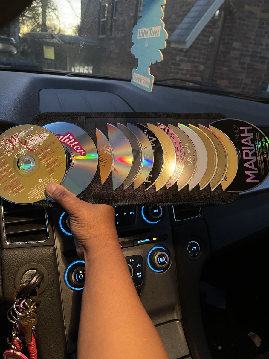 ✨lonnie b. fly tweet media