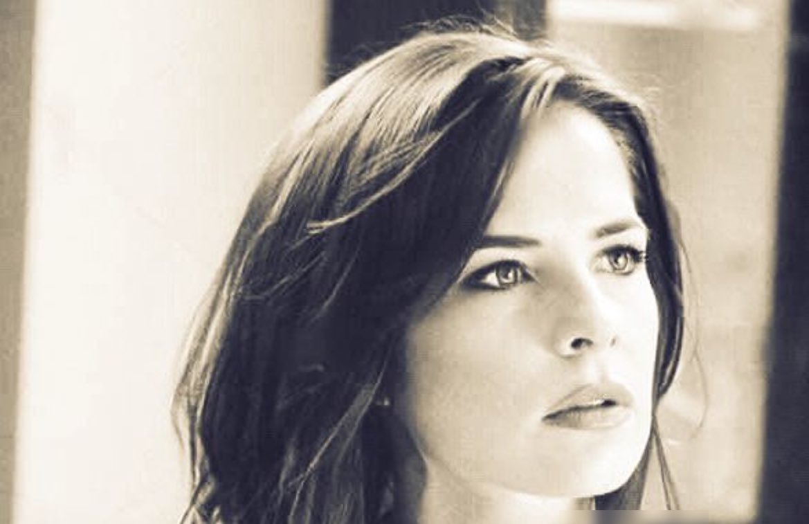 Walks_LikeRain's tweet image. Day 2
21 consecutive years of loyalty to a show that wasn’t so loyal back. #SamSurvives #IStandWithKelly