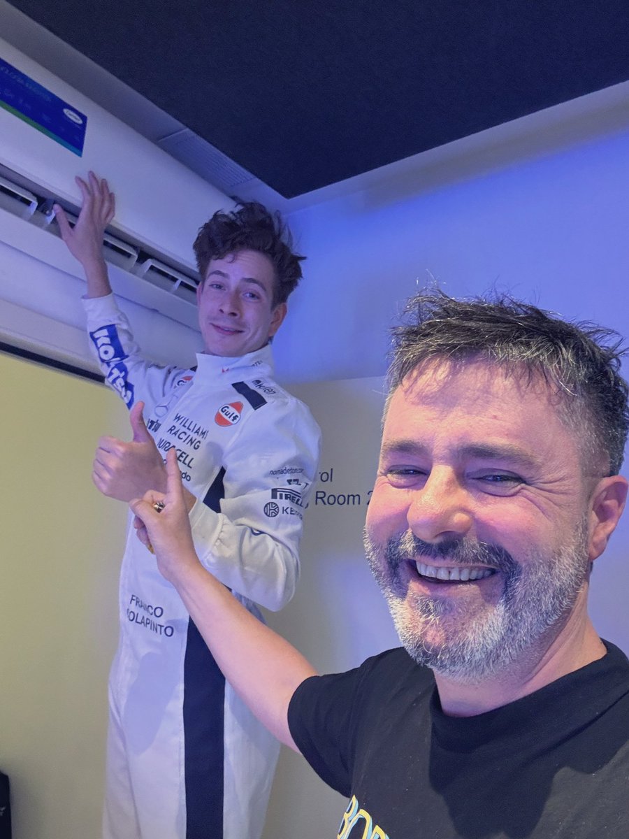 No es Colapinto pero tiene un aire.