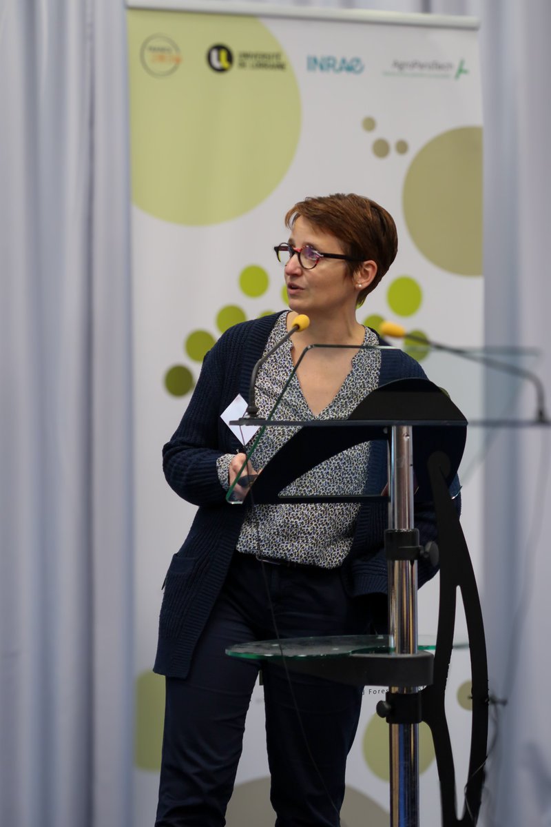 Claire Veneault-Fourrey <a href="/UMR_IAM/">UMR IAM @umr-iam.bsky.social</a>  a ensuite pris la parole pour évoquer les avancées des 15 dernières années qui ont permis une meilleure compréhension du rôle et du fonctionnement de la symbiose mycorhizienne et du microbiote associé aux arbres