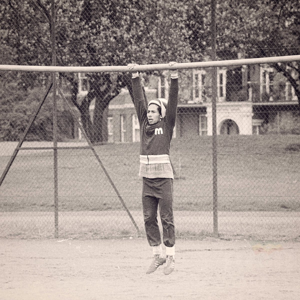 bobmarley's tweet image. “I and I, a hang on in there. I and I, I nah let go.” #SoJAHSeh #BobMarley

📷 by #AdrianBoot
©️ Fifty-Six Hope Road Music Ltd.