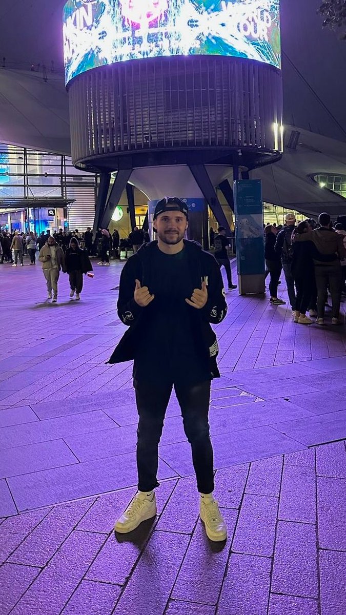 pascaalho's tweet photo. Absolut ehrliches #Review zu #FromZero von @linkinpark!

Ich bin kein Journalist, sondern nur lebenslanger LP-Fan. Meine absolute Lieblingsband, die ich im September in London zum ersten Mal live erleben durfte. Vielleicht kann ich euch einen ungeschönten Eindruck geben.
Review👇 https://t.co/RuqL3Itc2Y