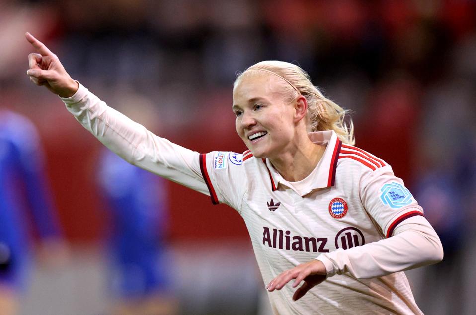 AsifBurhan's tweet photo. 40 goals in 52 games, the current top scorer in this season's @UWCL, @PernilleMHarder has moved into the top ten all-time goalscorers in the history of the competition #FCBVIF https://t.co/u0y1m2YFPR https://t.co/qtxJnmNIdy
