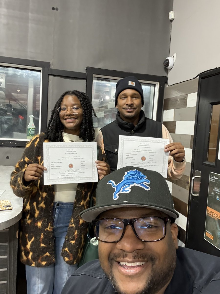 GalantPersonal's tweet photo. 🚨GALANT ALERT🚨 Excited to welcome Ms Alexus, Mrs Pam, Mr Joe &amp; Mr Chris to the GPP Fam!  Good energy, enthusiasm, &amp; excitement! Congrats to all ! Another Fam is  Protected—THE GALANT WAY!

#GALANTCERTIFIED 
#womenwhoshoot 
#detroitcplclasses 
#CPLCLASSES https://t.co/ihRwhFvhcO