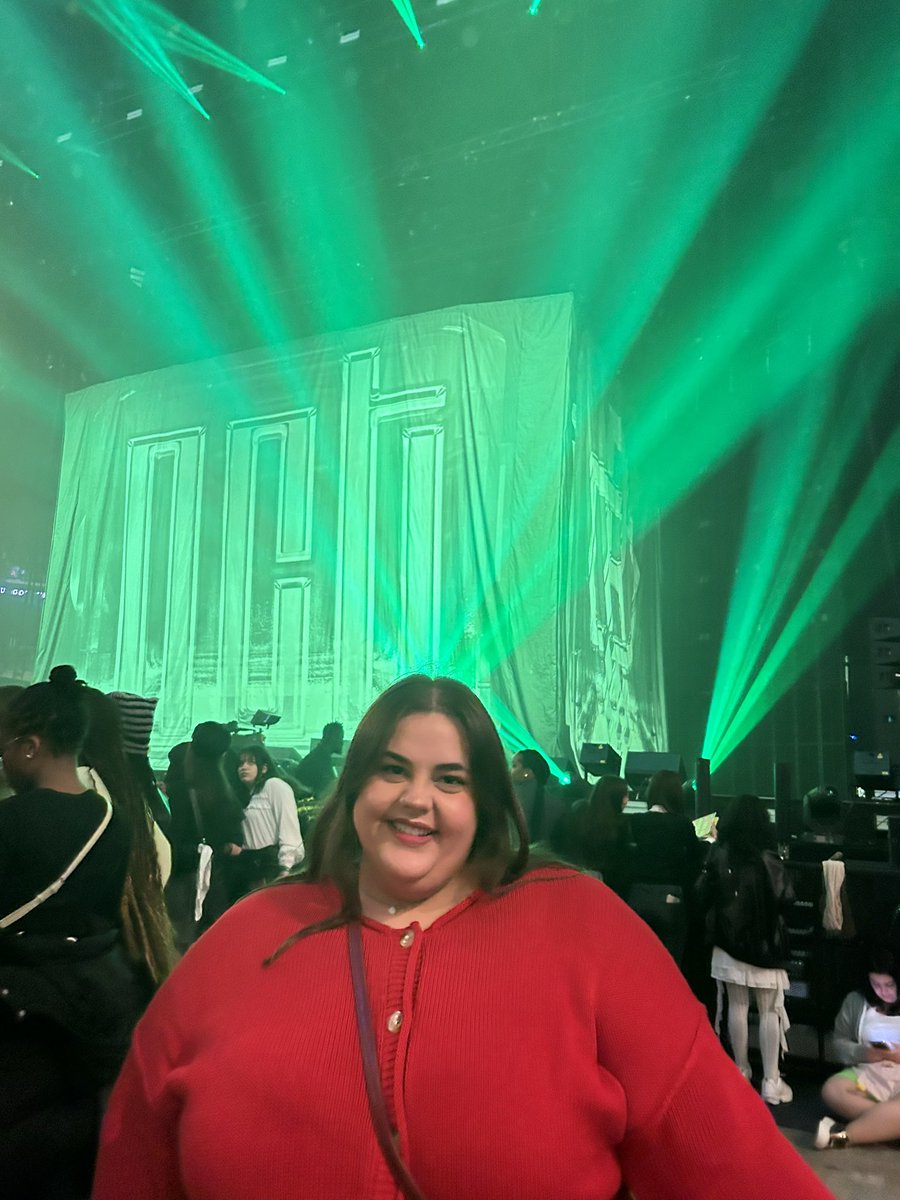 cryforyong's tweet photo. gracias gracias y mil veces gracias nct dream por hacerme la niña más feliz y por una vez más haberme dado la mejor experiencia de mi vida con la mejor amiga que pude encontrar aquí de verdad ha sido tan bonito que me sentía en un sueño os quiero con todo mi corazón 🫂💚✨ https://t.co/ueLnDqSkAH