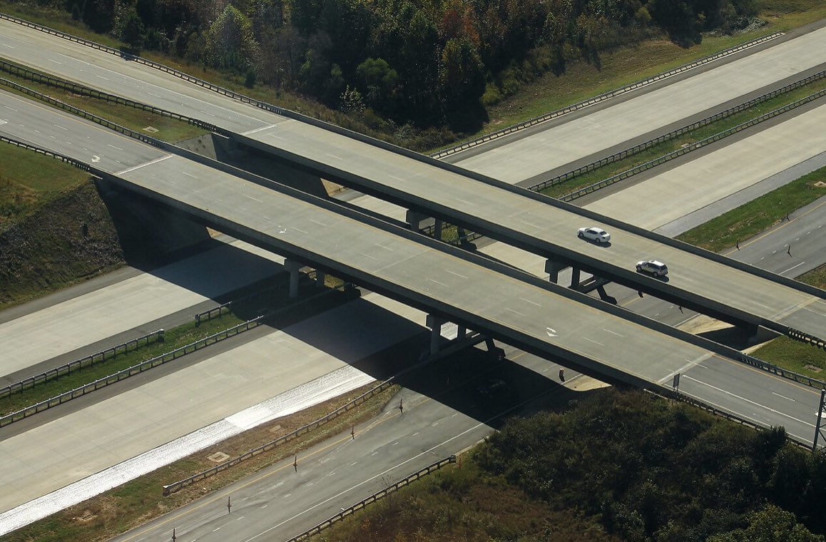 leanderkeeprail's tweet image. Dismantle all guardrails on flyovers and bridges. That’s wasteful and not needed! (Because I don’t need them 😉)