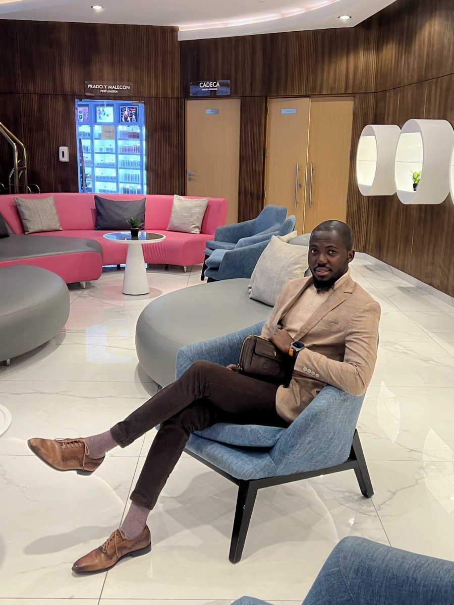 Joeamarakoroma's tweet image. In an elegant setting where ambition meets style, I pursue my path with grace. Embracing each moment, redefining success and professionalism.

7 yrs of hairstyling excellence 🤎💫. You don’t need a barber/stylist when you can be both. 

#selfstyled #selfbarber #confidence #class