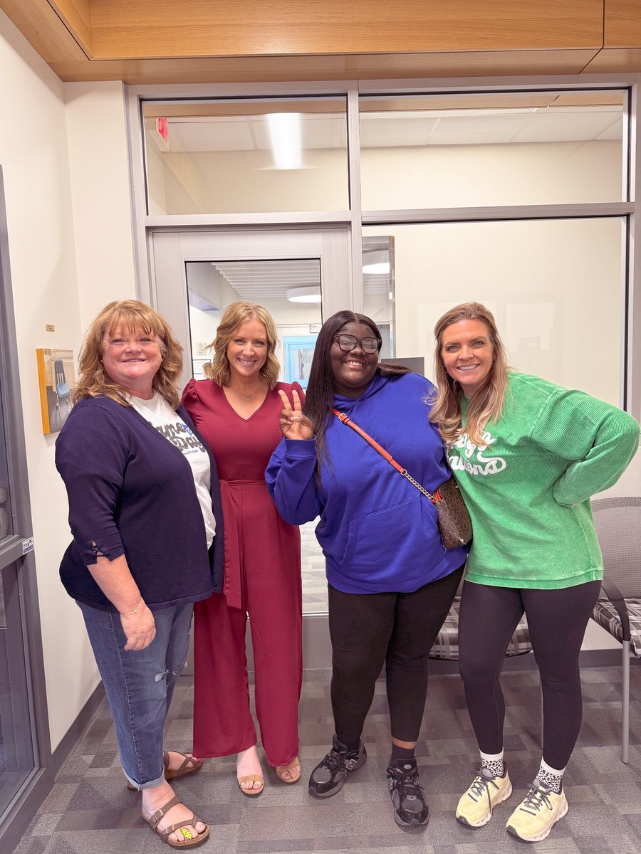 Emily Vallandingham (@mle_val) on Twitter photo Celebrating former students with former coworkers makes for a great day! <a href="/ginnyleegilbert/">Ginny Gilbert</a> <a href="/dscheiderer/">Dawn Scheiderer</a> Celebrating former students with former coworkers makes for a great day! <a href="/ginnyleegilbert/">Ginny Gilbert</a> <a href="/dscheiderer/">Dawn Scheiderer</a>