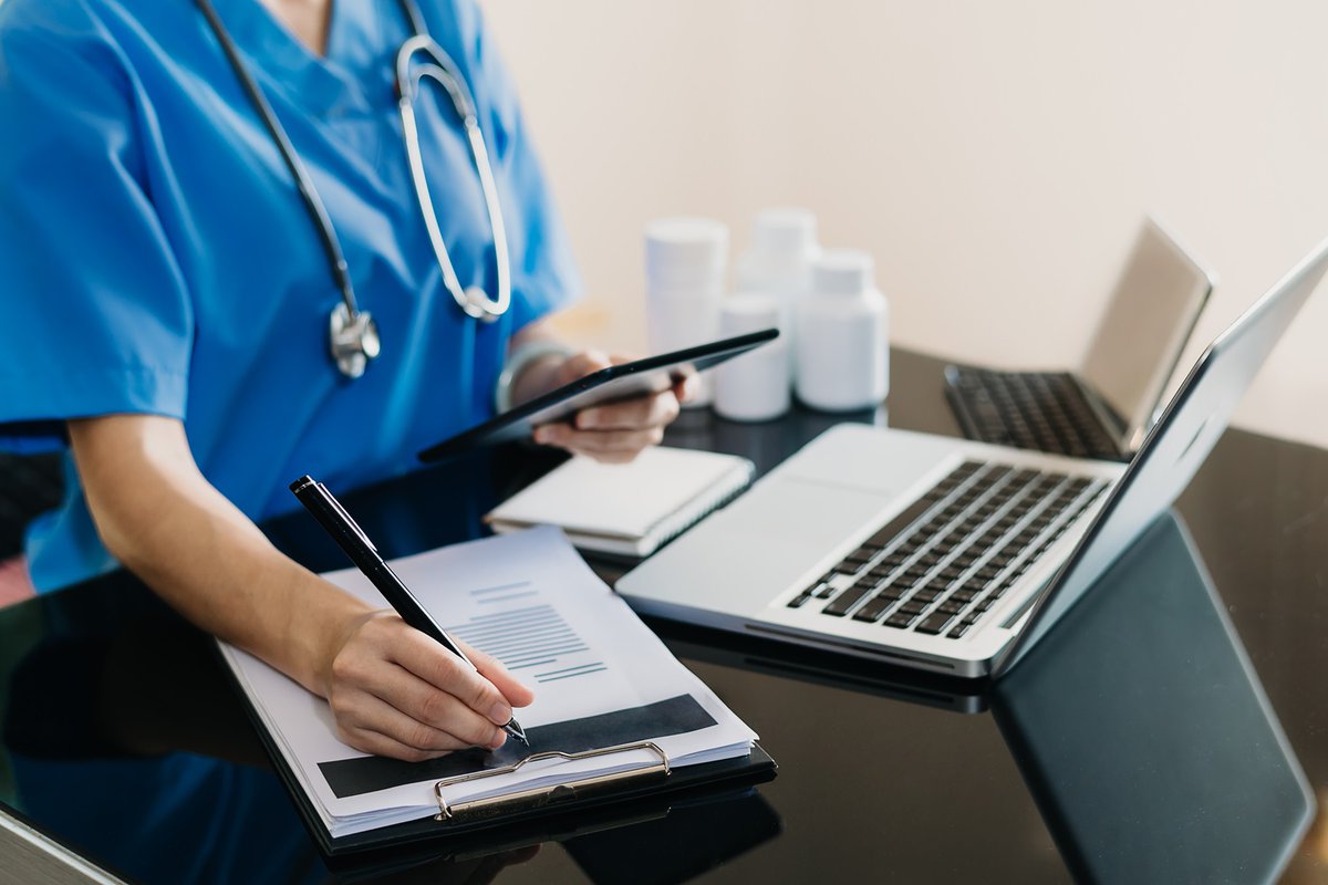 Health professionals are exploring ways to address issues in the sector and are asking - can AI tools play a role? 

In this Medium piece, Emily Kirkpatrick &amp; Anthony Porter discuss how AI can help with patient care &amp; lack of resources. Click to read ➡️medium.com/@aiml_58187/us…