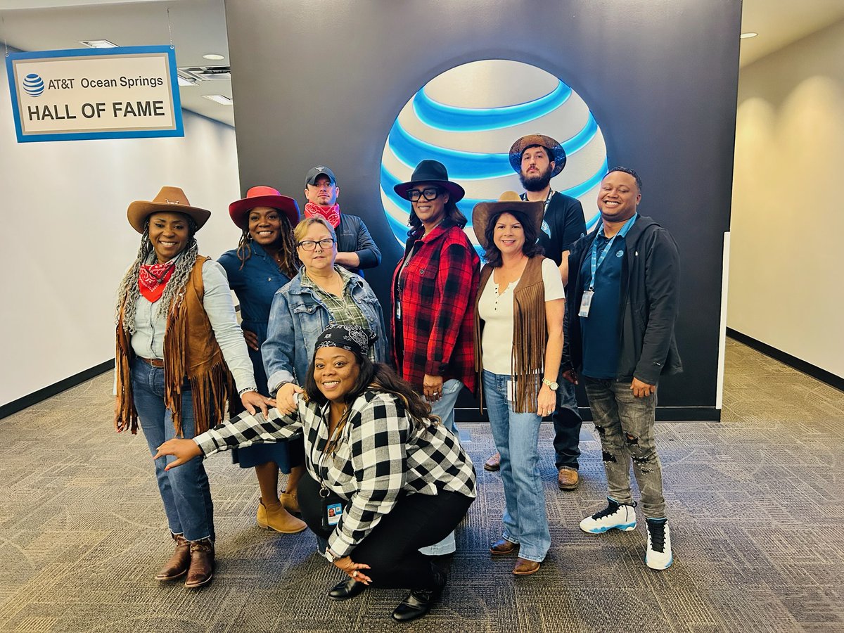 HustleHouseMSS's tweet image. Hustle House saddled up for the Rodeo today! We lassoed up some sales and impressive awards during townhall today! 👢 🐎 #HustleHouseRodeo @HustleHouseMSS @AmaZingXoch @joe_farrell21 @SC_All_Stars @wloceansprings @SC_All_Stars