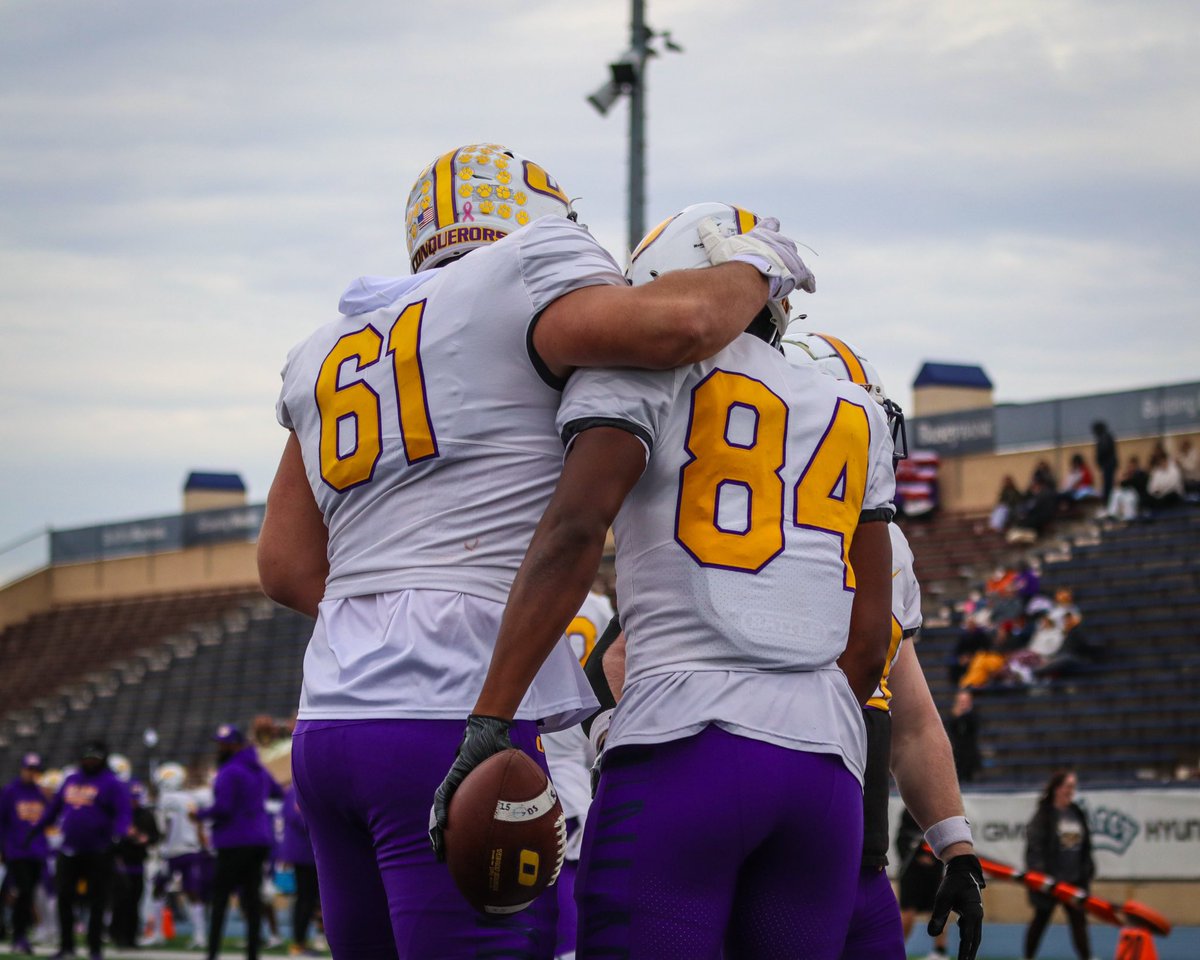 🔥🏈
-
#HateAverageBeGREAT #WinTheWest #FearTheStreak #TheTigerWay