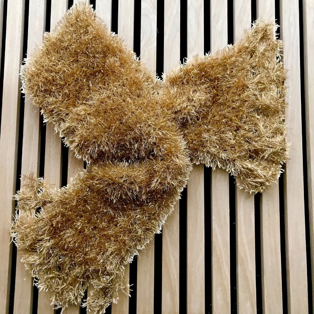 didogs's tweet image. A gold fringed scarf in a lovely tinsel effect - Folksy folksy.com/items/8415452-… #newonfolksy