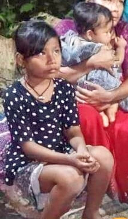 <a href="/SwarajyaMag/">Swarajya</a> <a href="/joyincal09/">JAIDEEP MAZUMDAR</a> Can Thajamanbi , the innocent 8 year old girl returned to her sweet home in #Jiribam ?

This must be what is she thinking as the #KukiMilitants take a photograph of her and her family .

Yes , this is happening in Manipur where #KukiTerrorism have another face where Childrens and