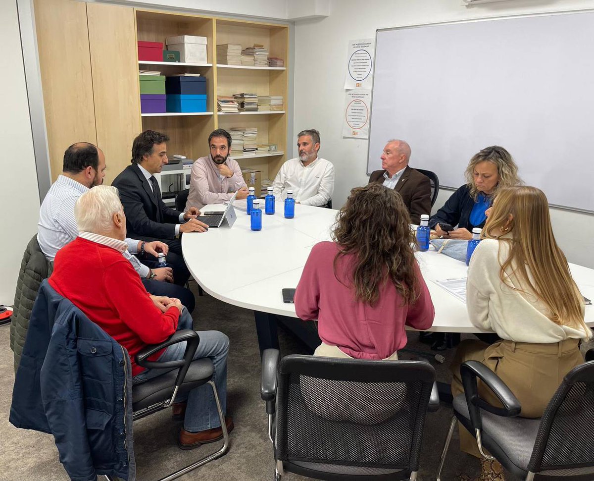 Esta mañana hemos recibido la visita de <a href="/IgnacioAyres/">Ignacio Ayres</a> Director General de SSSS e Integración de la Consejería de Familia, Juventud y Asuntos Sociales de la <a href="/ComunidadMadrid/">Comunidad de Madrid</a>. Hemos compartido nuestra labor así como el impacto social de la entidad. #aranjuez